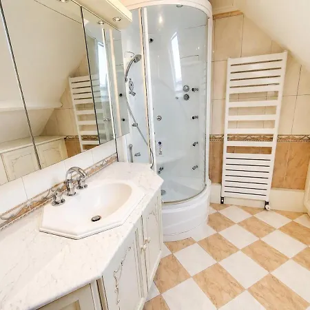 Dakvet Moderne - 3 Bedrooms, Quiet, Hot Tub דירה