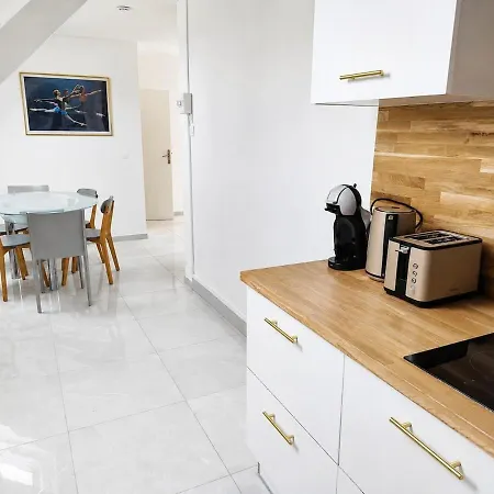 Dakvet Moderne - 3 Bedrooms, Quiet, Hot Tub דירה *